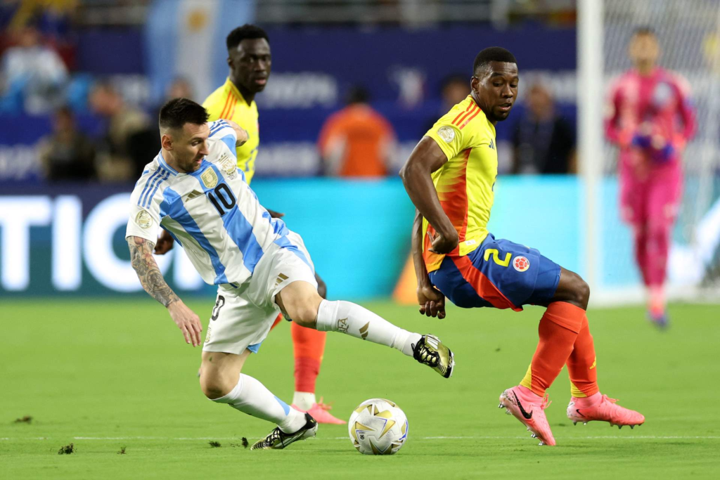 Messi regateando