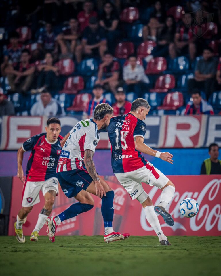 Cerro Porteño hizo pesar la Nueva Olla y dejó a Junior en la cuerda floja
