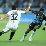 Grêmio resistió con diez y desató el festejo en el final ante Riestra