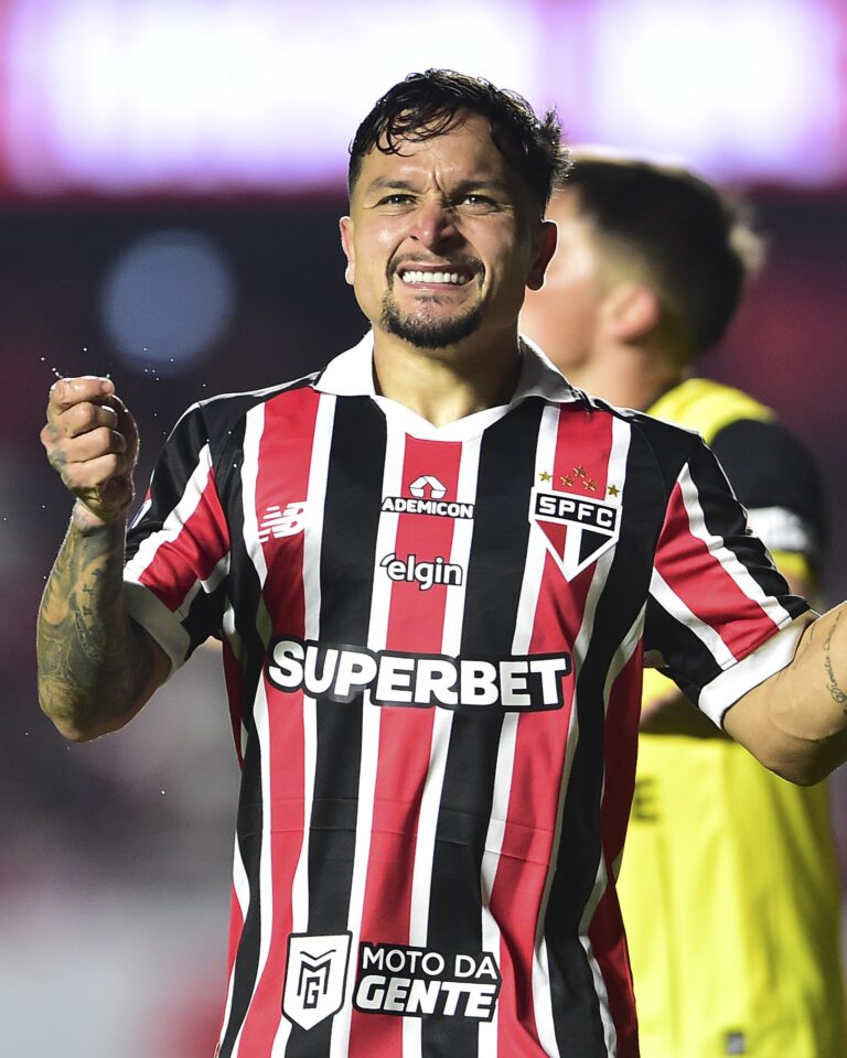 São Paulo venció a O’Higgins y se escapa en la cima