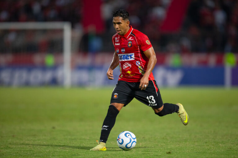 Racing no pudo con Caracas y se complica en la Sudamericana