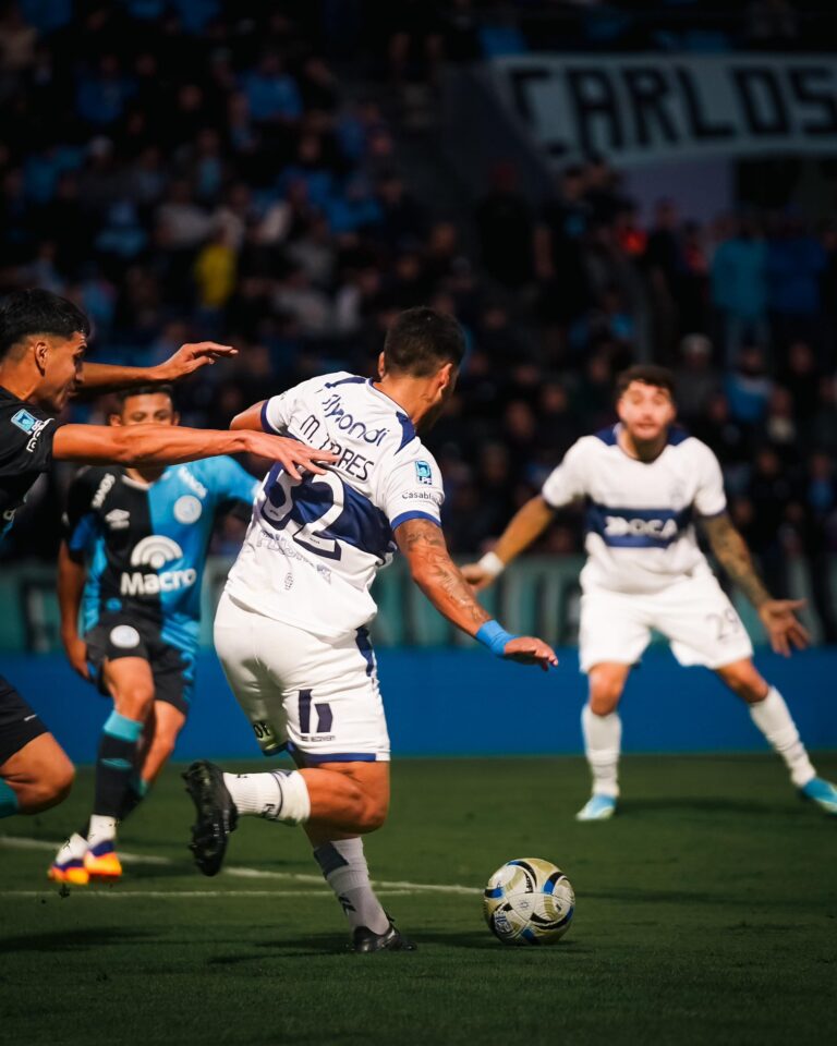 Gimnasia venció a Belgrano y sueña con los playoffs