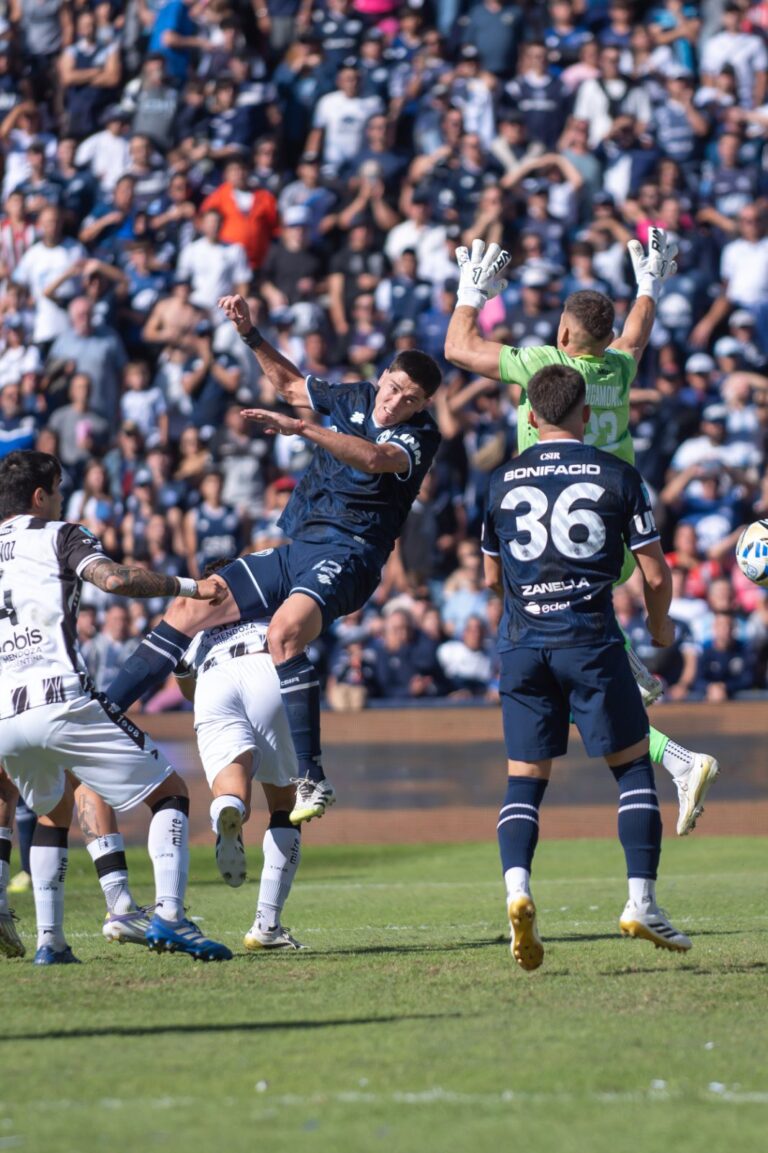 La Lepra aplastó al Lobo y Mendoza es toda Azul