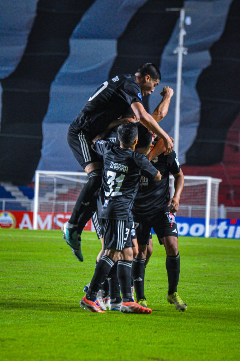 Riestra logró su primer triunfo internacional en la Sudamericana