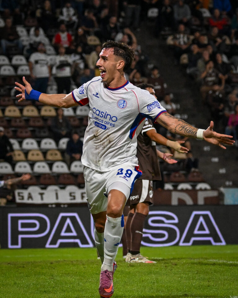 San Lorenzo venció a Platense y escala en la tabla