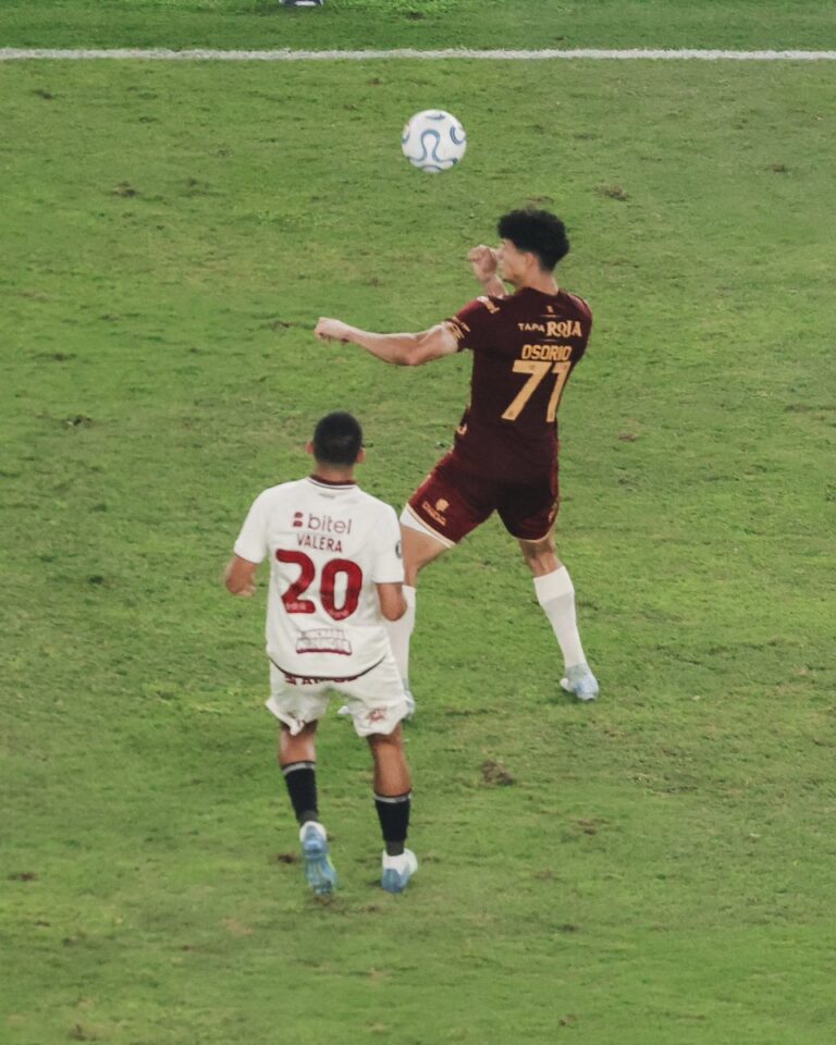 Deportes Tolima empató sin goles ante Universitario en Lima y selló su clasificación a los octavos de final de la Copa Libertadores 2026. 