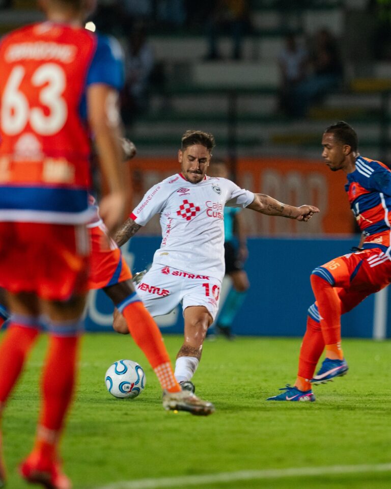 Cienciano cayó ante Puerto Cabello y se aprieta el Grupo B