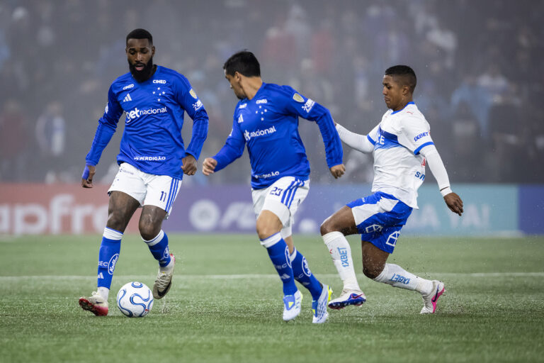 La UC y Cruzeiro repartieron puntos y el Grupo D arde