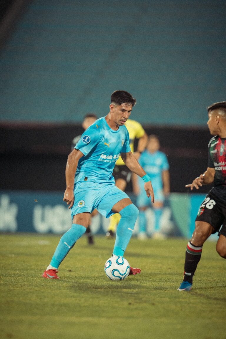 Palestino camina por la cornisa sin margen de error en la Sudamericana