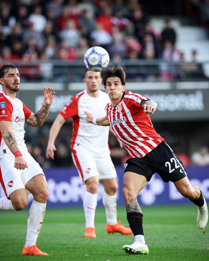 Independiente golpeó en el momento justo y venció a Estudiantes en su debut