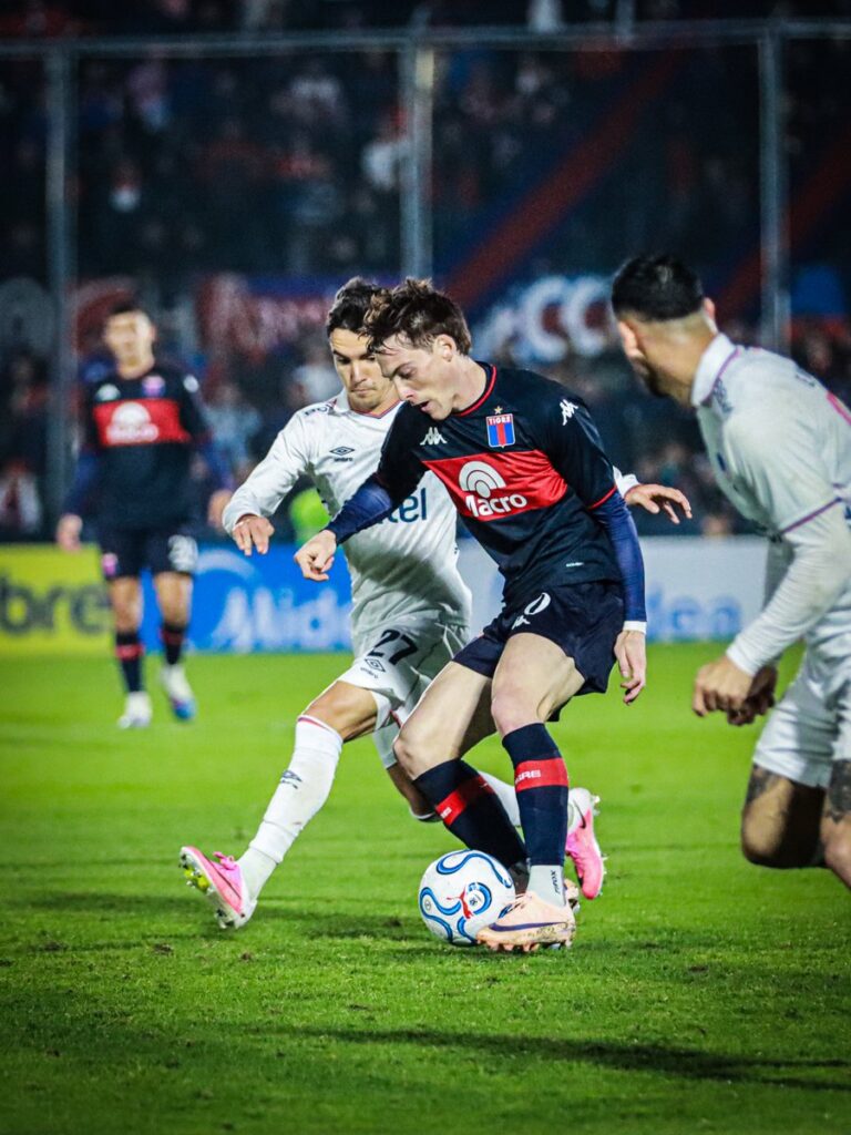 Tigre sufrió, pero selló su clasificación a los octavos de final