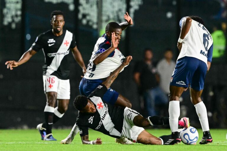Vasco da Gama elimina al Medellín y avanza a octavos con un gol sobre el final