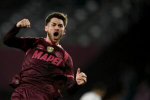 Lanús golpeó primero y tomó ventaja ante Cienciano