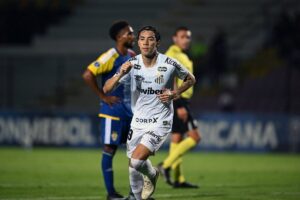 Santos goleó a UCV y quedó muy cerca de los octavos