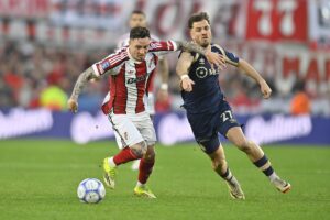 River sobrevive en Bogotá y define todo en el Monumental