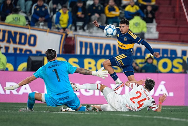 Boca venció a Estudiantes y consiguió su primera victoria en el Clausura